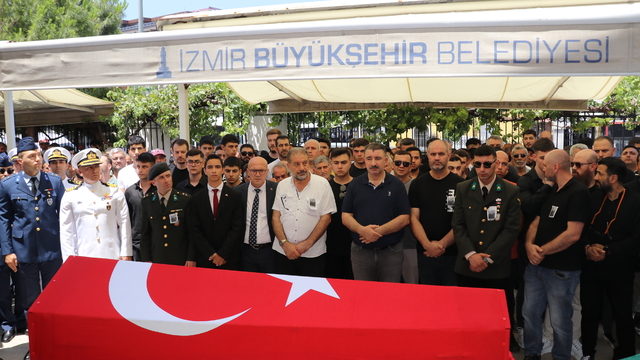 Kalp krizi sonucu yaşamını yitiren askerin cenazesi İzmir'de defnedildi