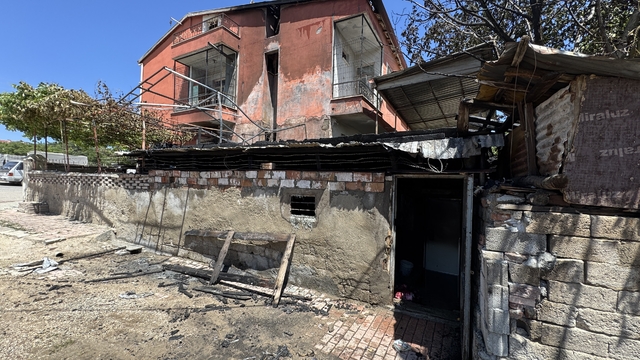 Elazığ'da odunlukta çıkan yangında 1 kişi yaralandı