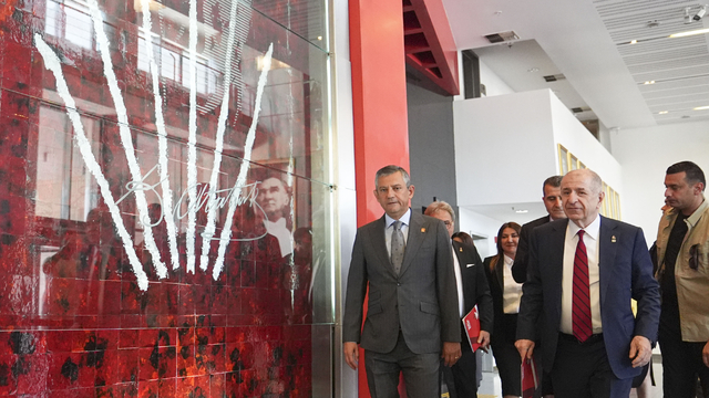 CHP Genel Başkanı Özel, Zafer Partisi Genel Başkanı Özdağ ile görüştü: