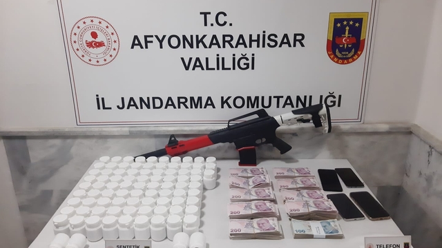 Afyonkarahisar'da uyuşturucu operasyonunda 3 şüpheli yakalandı