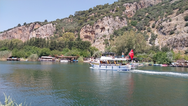Muğla'daki Dalyan Kanalı'nda elektrikli tekne projesi
