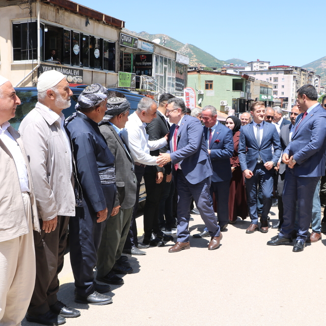Hakkari Şemdinli'de 'Trabzon Caddesi' açıldı; kardeşlik protokolü imzalandı