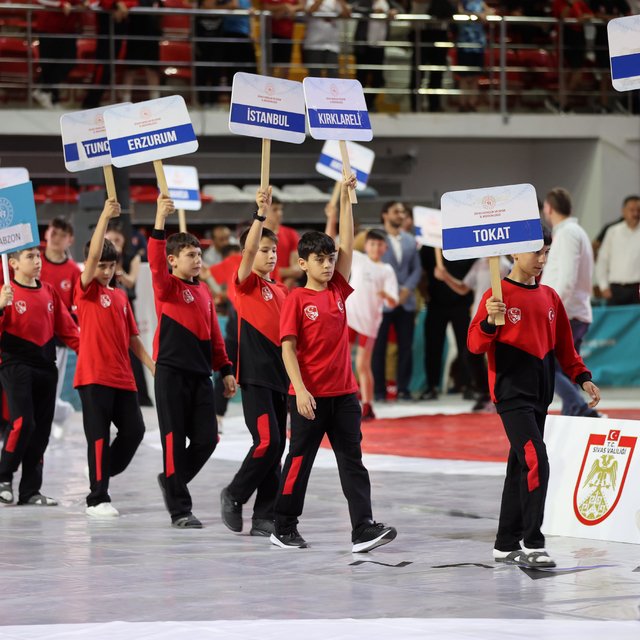 Minikler Türkiye Güreş Şampiyonası'nın açılış seremonisi yapıldı
