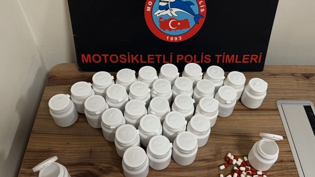 Yunusemre'de uyuşturucu bulunan otomobildeki 4 kişi gözaltına alındı