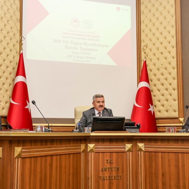 Artvin'de 4,8 milyar liralık 17 taşkın koruma projesi devam ediyor