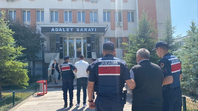 Eskişehir'de tefecilik operasyonunda yakalanan 2 kişi tutuklandı