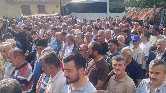 Yağlıdere'de trafik kazasında ölen kişinin cenazesi defnedildi