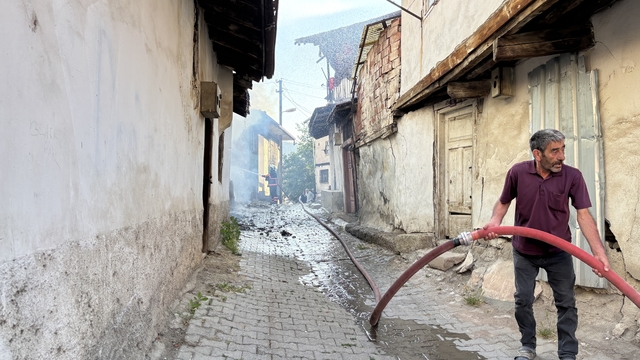 Çankırı'da metruk evde çıkan yangın söndürüldü