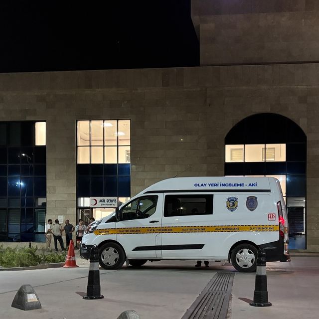 İzmir'de çıkan bıçaklı kavgada 1 kişi öldü, 2 kişi yaralandı