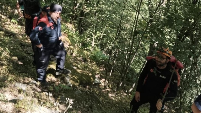 Bursa'da düştüğü derede mahsur kalan kişi helikopter destekli operasyonla kurtarıldı