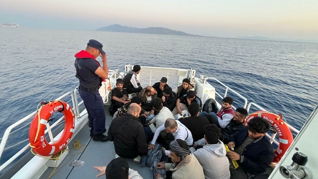 Datça'da 23 kaçak göçmen kurtarıldı