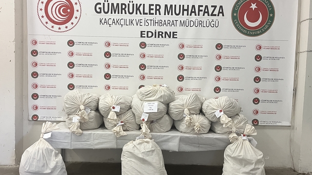 Kapıkule Sınır Kapısı'nda iki tırda 212 kilo 365 gram uyuşturucu ele geçirildi