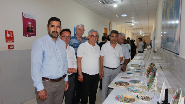 Bozyazı'da çini sergisi açıldı