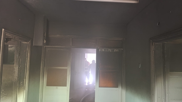 Balıkesir'de ev yangını itfaiye ekiplerince söndürüldü