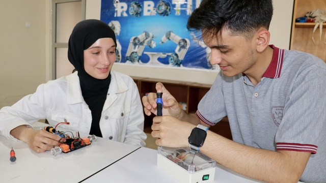 Liselilerin karanlıkta gökyüzünü izleme projesi gelecek vadetti