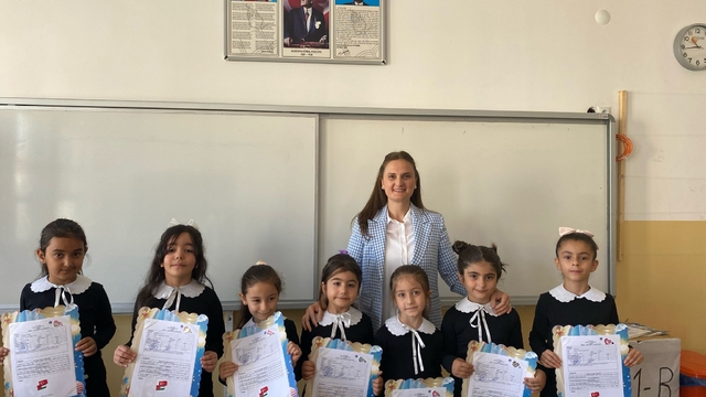 Malatya'da 5 bin 400 öğrenci karnesini Filistin'li kardeşleriyle paylaştı