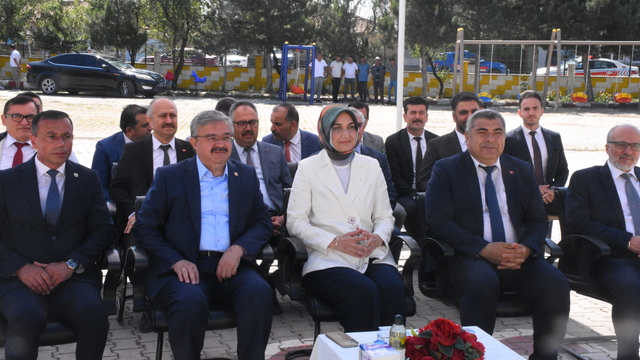 Konya ve çevre illerde öğrenciler karne heyecanı yaşadı