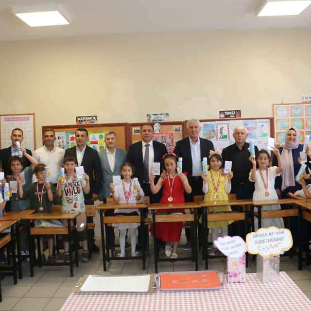 Of'ta öğrenciler karne sevinci yaşadı