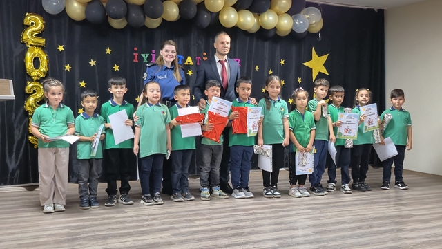 Bahşılı'da okullarda karne heyecanı yaşandı