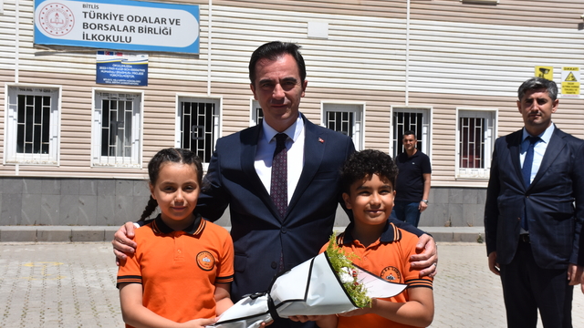 Van, Hakkari, Muş ve Bitlis'te öğrenciler karnelerini aldı