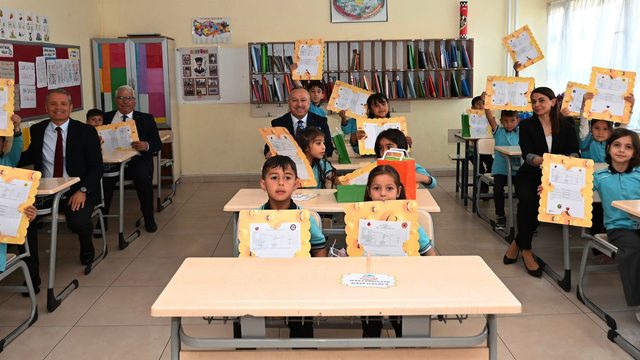 Nevşehir Valisi Fidan, karne dağıtım törenine katıldı