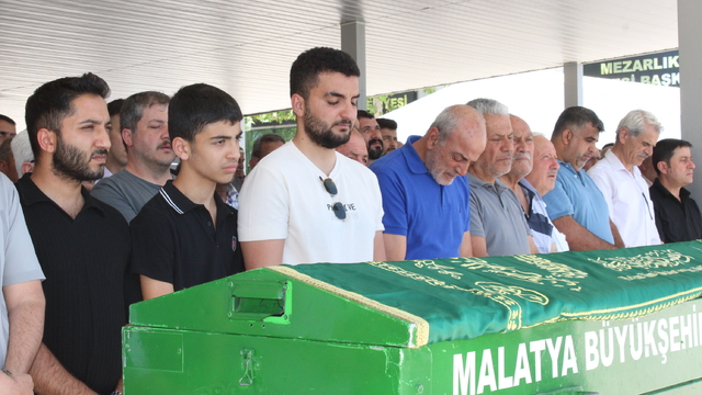 Denizde boğulan baba ile oğlu bir gün arayla toprağa verildi