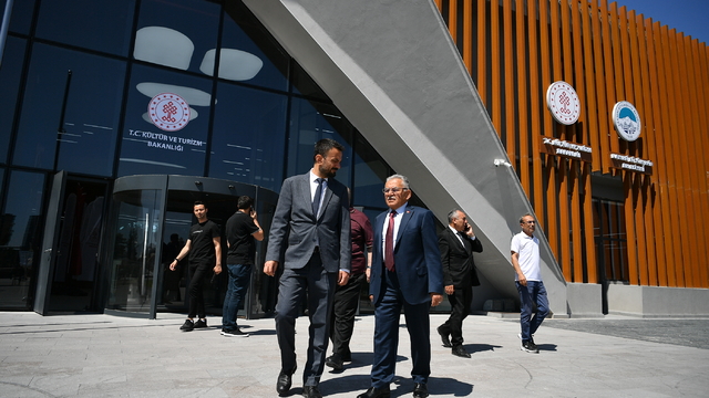 Kayseri'de İl Halk Kütüphanesi yeni binasında hizmet vermeye başladı