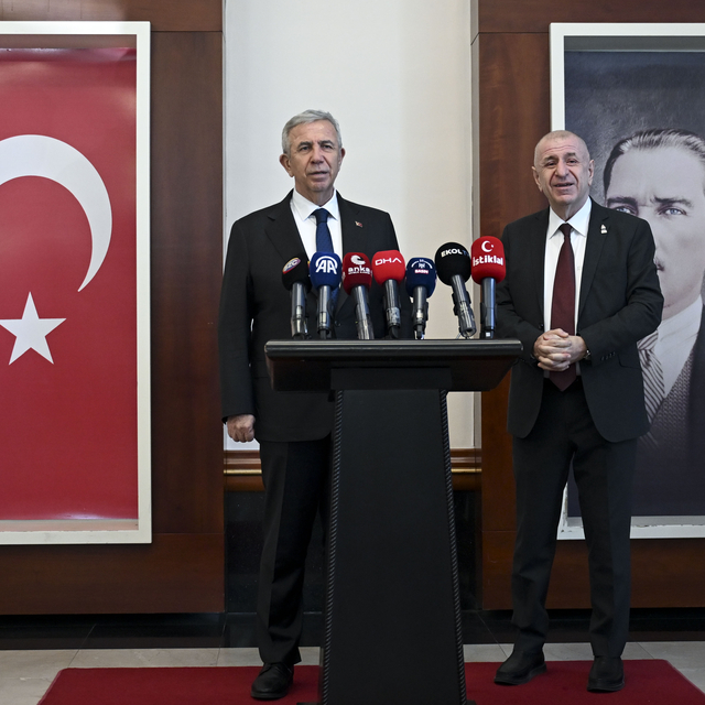 Zafer Partisi Genel Başkanı Özdağ, ABB Başkanı Yavaş'ı ziyaret etti