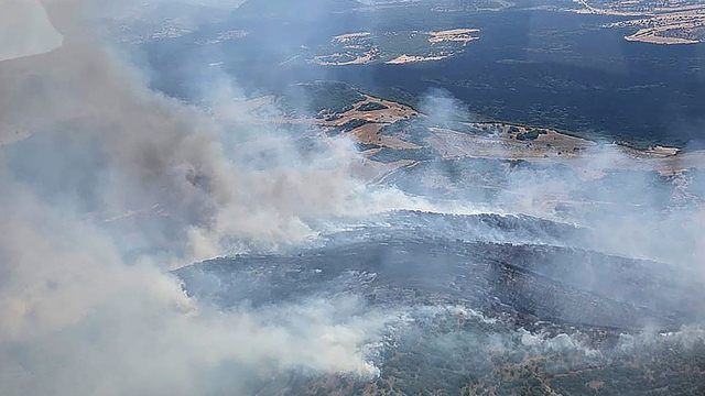 Manisa'nın Kula ilçesindeki orman yangınına müdahale ediliyor