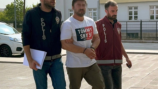 4 aylık oğlunu 3'üncü kattan atmaya kalkan baba hastaneye sevk edildi