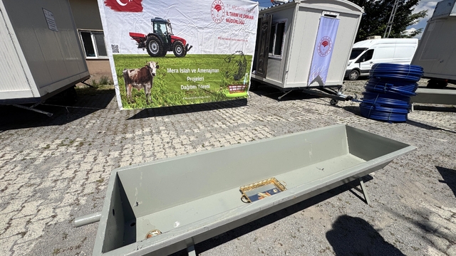 Ardahan'da mera altyapısı için köylere çobanevi ve sıvat desteği verildi