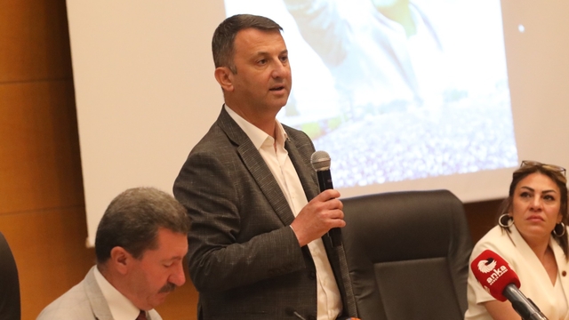 Akhisar Belediye Başkanı Ekrem Kayserili oldu