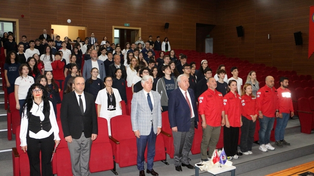 Trabzon'da lise öğrencilerine afet bilinçlendirme eğitimi verildi