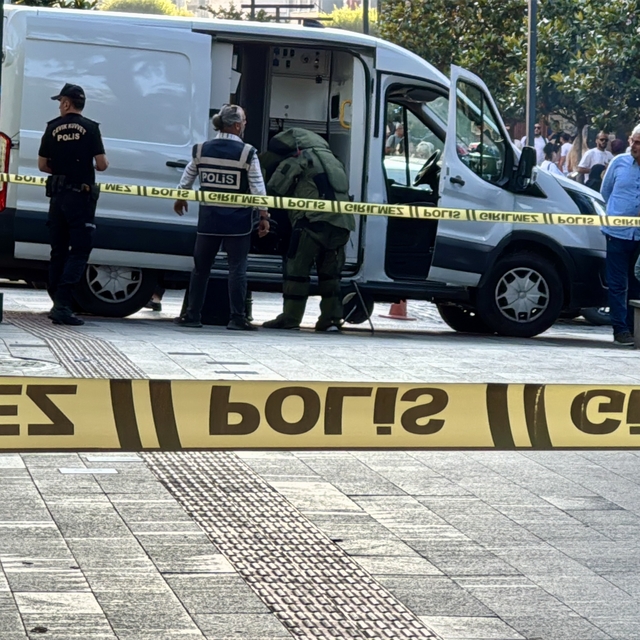 Trabzon'da şüpheli çanta fünyeyle patlatıldı