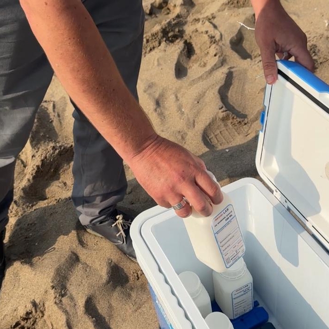 Bartın'da mavi bayraklı plajda kirlilik; denize girmek yasaklandı