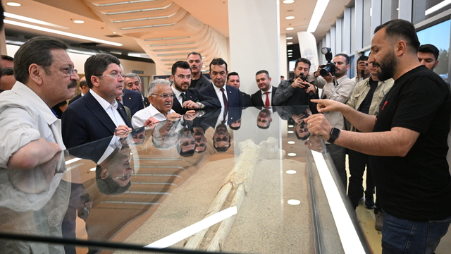 Adalet Bakanı Tunç, Kayseri'de çeşitli ziyaretlerde bulundu