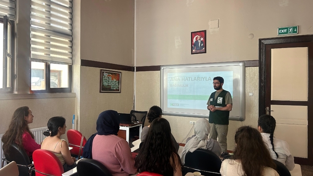 Samsun Yeşilay Şubesi ortaokul öğrencilerine "Teknoloji Bağımlılığı" eğitimi düzenledi