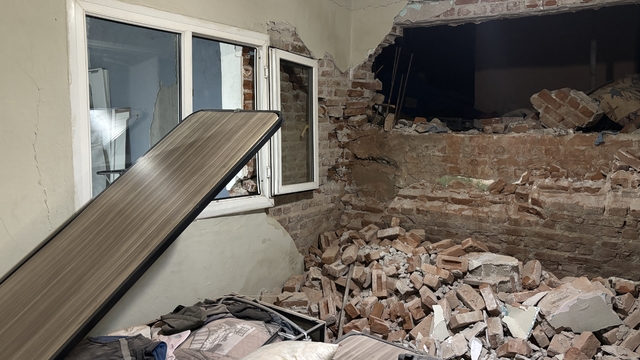 İzmir'de tünel inşaatı nedeniyle evin duvarı yıkıldı