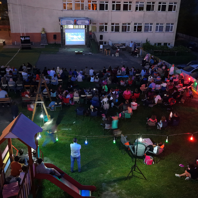 Okul bahçesinde 'beyaz perdeli' nostalji