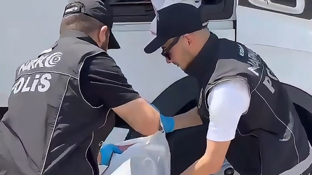 TIR'da 18 kilo kokain ele geçirildi: 3 tutuklama