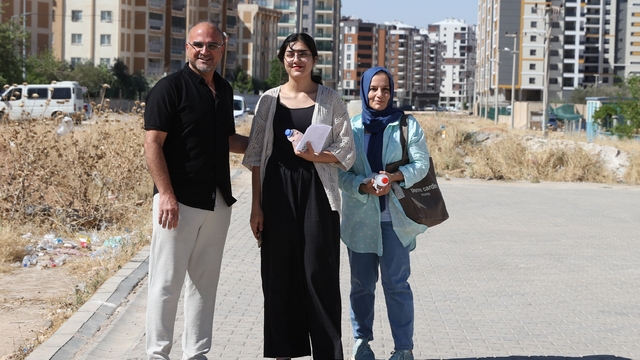 Mardin'de baba, kızının heyecanını paylaşmak için YKS'ye girdi