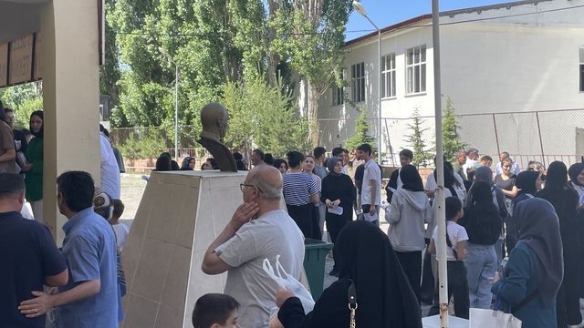Malazgirt'te YKS'nin ilk oturumu TYT başladı
