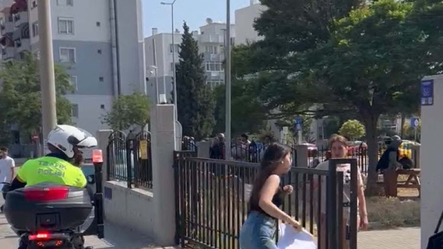 Çanakkale'de sınava geç kalan öğrencileri polisler yetiştirdi