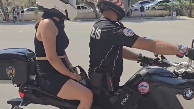 Kimlik ve YKS giriş belgelerini unutan öğrencilere polis yardımı