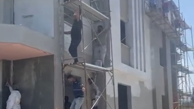 Müteahhitten inşaat işçilerine davul zurnalı sürpriz