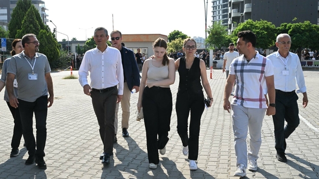 Özgür Özel, Nehir Zeyrek'i sınav sabahı yalnız bırakmadı