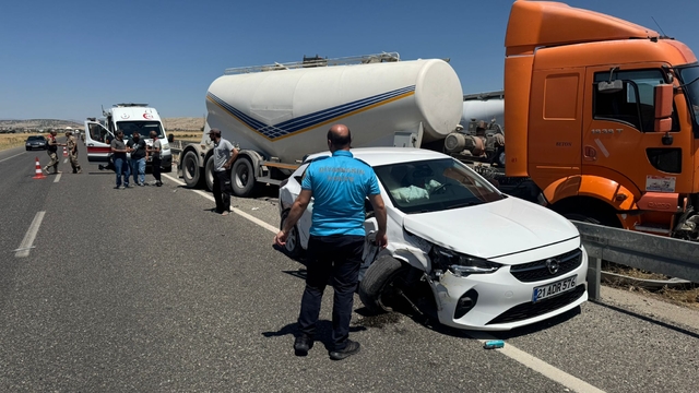 Diyarbakır'da beton mikseri ile otomobilin çarpıştığı kazada 1 kişi yaralandı