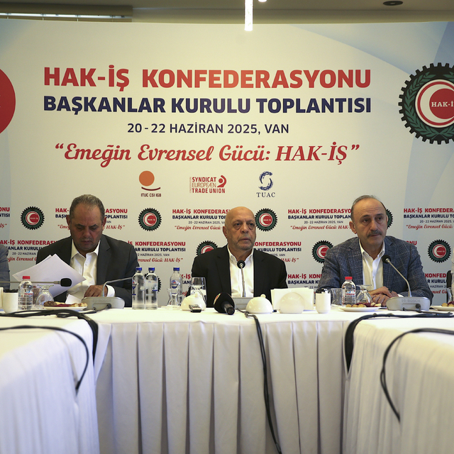 HAK-İŞ Genel Başkanı Arslan, Van'da yapılan Başkanlar Kurulu Toplantısı'nda...