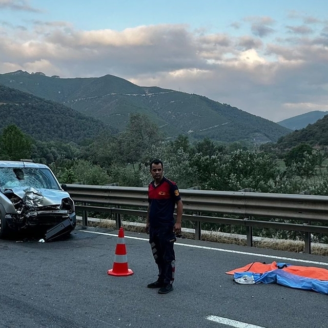 Bilecik'te motosikletle hafif ticari aracın çarpıştığı kazada 1 kişi öldü