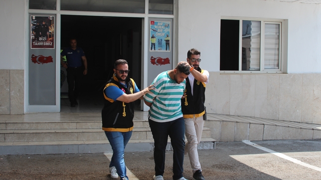 Adana'da 7 otomobile zarar verdiği gerekçesiyle 1 şüpheli yakalandı